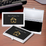 Étui Pour Cartes De Visite Symbole de la maison classique<br><div class="desc">Carte carte de visite classique avec un symbole maison sur un emblème or et noir qui ajoute une touche de classe. Conçu pour un revendeur,  un constructeur,  un service de nettoyage ou un évaluateur.</div>