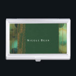 Étui Pour Cartes De Visite Titulaire de la carte d'affaires Bokeh Glam Green<br><div class="desc">Titulaire de la carte d'affaires Glam Green & Gold. Customisez avec n'importe quel texte ou laissez-le vide.</div>