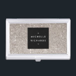 Étui Pour Cartes De Visite Titulaire d'une carte d'affaires de Parties scinti<br><div class="desc">Coordonnée avec le modèle "Glamour Silver Parties scintillant Modern Beauty Business Card Template". © 1201AM CREATIVE</div>
