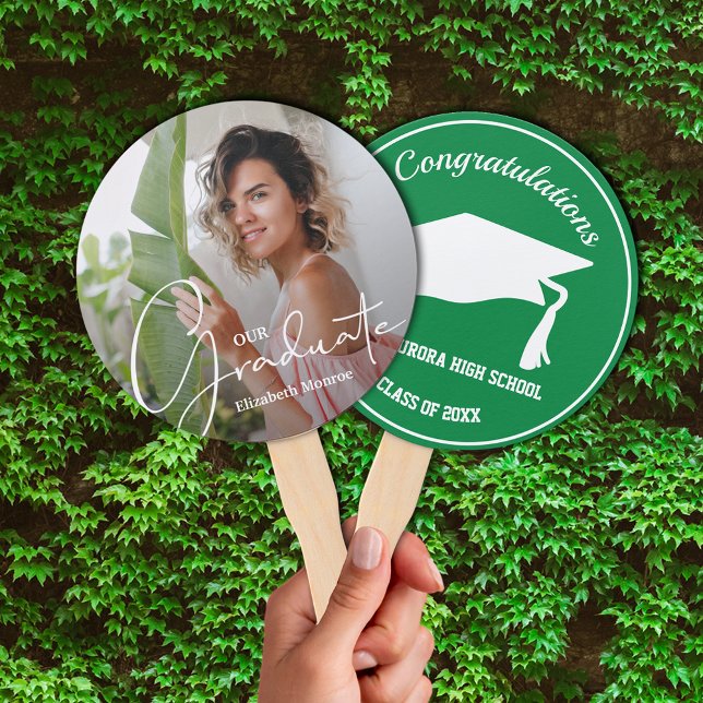 Éventail Casquette de 2e cycle Moderne Graduate photo verte (Keep cool on graduation day or at your party with these photo double-sided hand fans.)