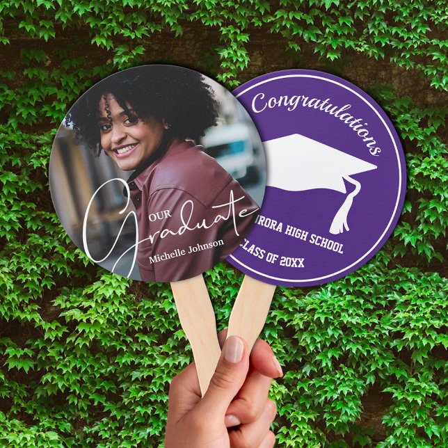 Éventail Casquette Grad Moderne Diplômé Photo Violet Fan Ma (Keep cool on graduation day or at your party with these photo double-sided hand fans.)