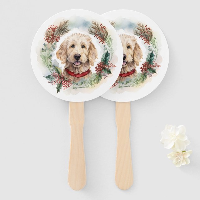 Éventail Goldendoodle Christmas Wreath Festive Pup (Devant et derrière)