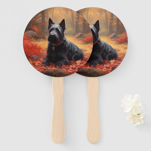 Éventail Scottish Terrier dans les feuilles d'automne tombé (Devant et derrière)