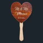 Éventail Vintage Rustic Woodgrain Mariage photo M. & Mme<br><div class="desc">Ce ventilateur événementiel en forme de coeur a une photo d'antique grain vintage de bois. Monogramme avec le nom et la date du mariage des couples mariages ou autre message texte. Parfait pour les mariages rustiques,  douches et autres événements extérieurs.</div>