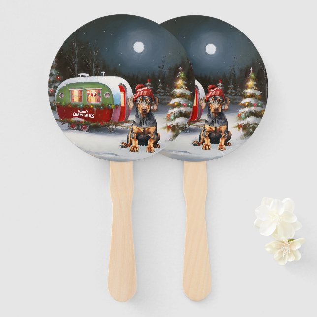 Éventail Winter Doberman Caravan Christmas Adventure (Devant et derrière)
