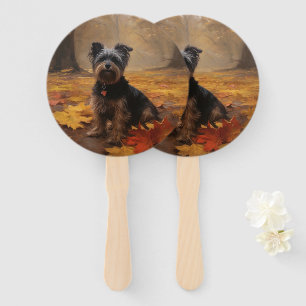 Éventail Yorkipoo dans les feuilles d'automne tombent inspi
