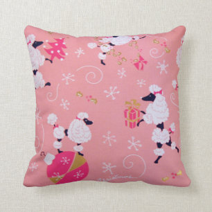 Exécution du coussin rose de Noël de caniche