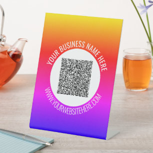 Exemple de panneau de piédestal de code QR et de t