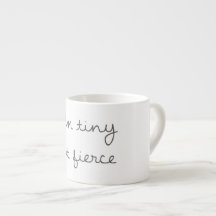 Je suis tasse minuscule mais féroce de café