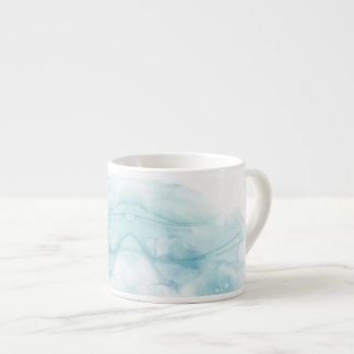 Expresso Une tasse en céramique blanche avec un lavis bleu