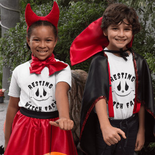 Face de sorcière de repos : T-shirt Halloween sass