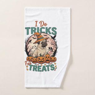 Faire des tours friandises Halloween Pug Sorcière