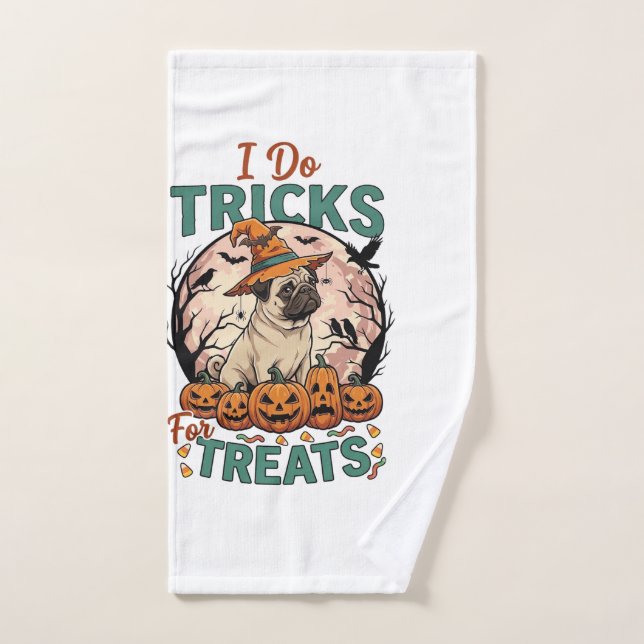 Faire des tours friandises Halloween Pug Sorcière  (Serviette à main)