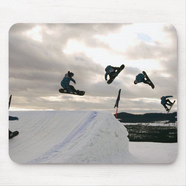 Faire du surf des neiges le tapis de souris de (Devant)