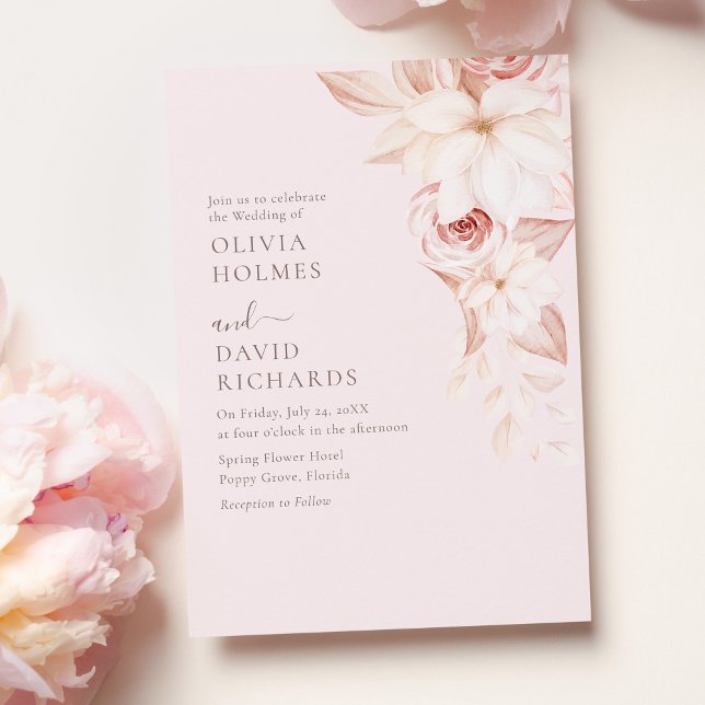 Faire invitation de mariage aux roses roses pâles  (Elegant Pale Pink Roses Wedding Invitation on a table with pink roses.)