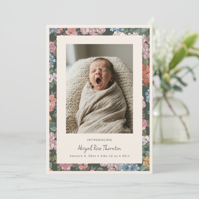 Faire-part Annonce de naissance de bébé fille avec fleurs vin (Debout devant)