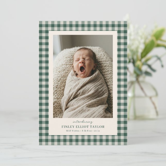 Faire-part Annonce de naissance de bébé garçon à carreaux gin (Debout devant)