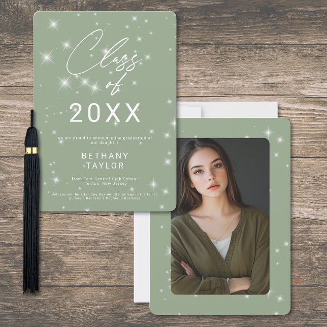 Faire-part Annonce de remise de diplôme Moderne Vert Sauge &  (Modern Sage Green & White Sparkle Graduation Announcement)