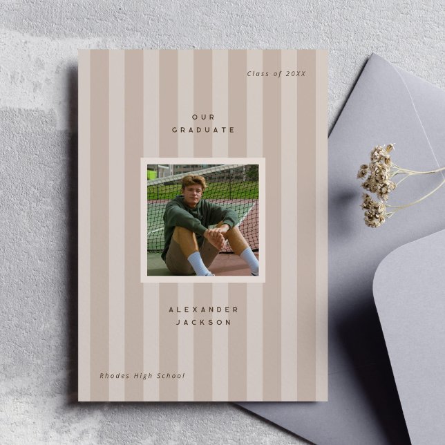 Faire-part Bandes sportives de couleur neutre pour photo de r (neutral sporty stripes modern graduation photo announcement card)