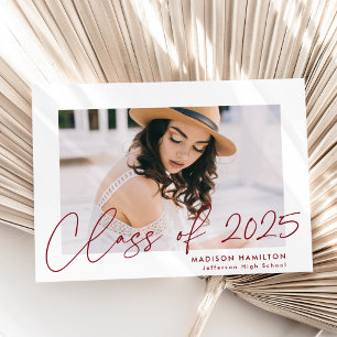Faire-part Classe de Burgundy Script Photo Graduation 2025