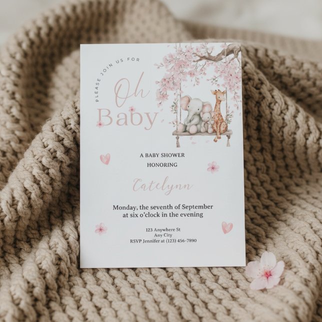 Faire-part de Baby Shower Oh Baby • Thème Fleurs d (Soft beige knit blanket with Oh Baby shower invitation and pink blossom accents)
