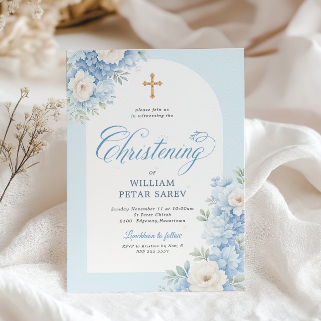 Faire-part de baptême floral bleu avec croix dorée (Elegant blue floral christening invitation with a cross.)