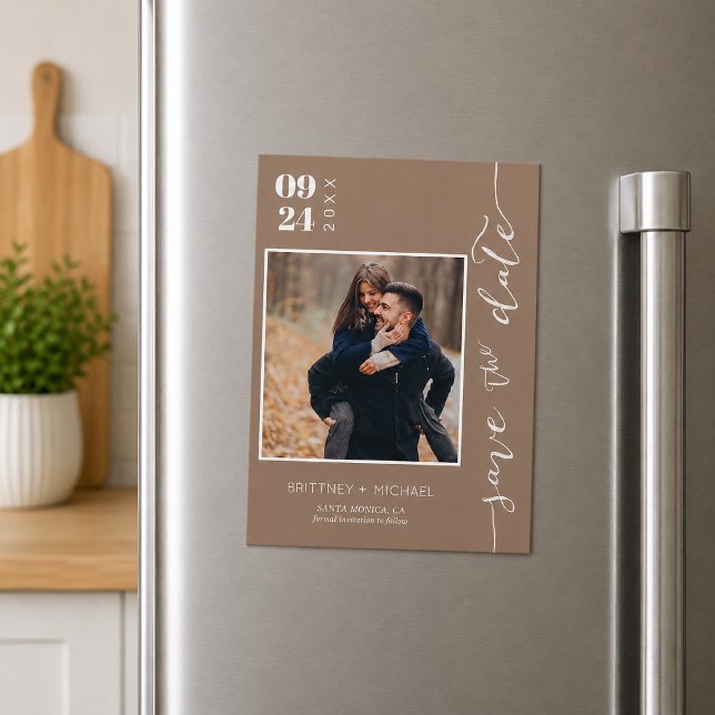 Faire part de date de photo beige neutre (Chic neutral beige photo save the date featuring elegant handwritten script magnet)