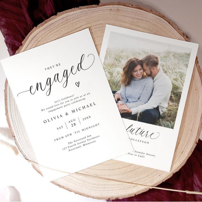 Faire-part de fiançailles élégant et moderne écrit (Elegant black and white engagement party invitation with modern minimalist script and couple’s photo)