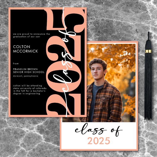 Faire-part de graduation de la typographie de la p (Modern Peach Typography Graduation Announcement)