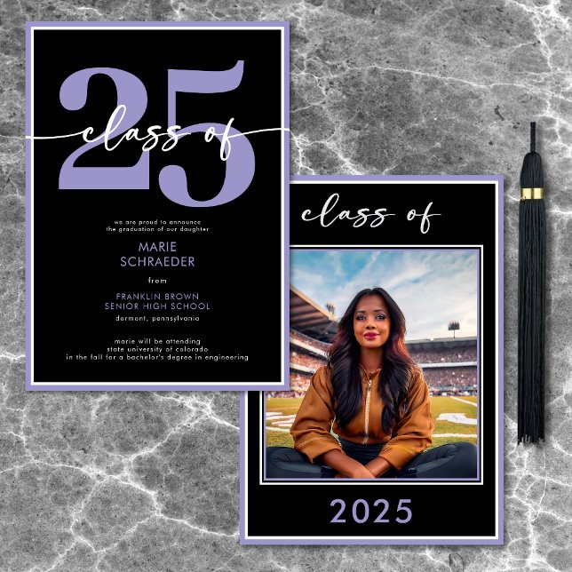 Faire-part de graduation de script violet moderne (Modern Purple Script Graduation Announcement)