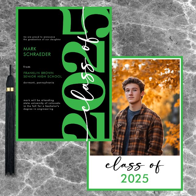 Faire-part de graduation en typographie verte mode (Modern Green Typography Graduation Announcement)