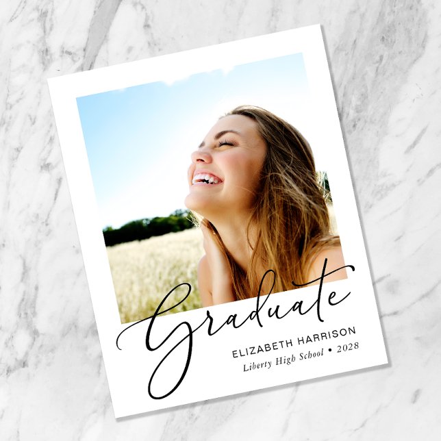 Faire-part de graduation photo du script budgétair (An elegant photo graduation announcement to celebrate the graduate's achievements)