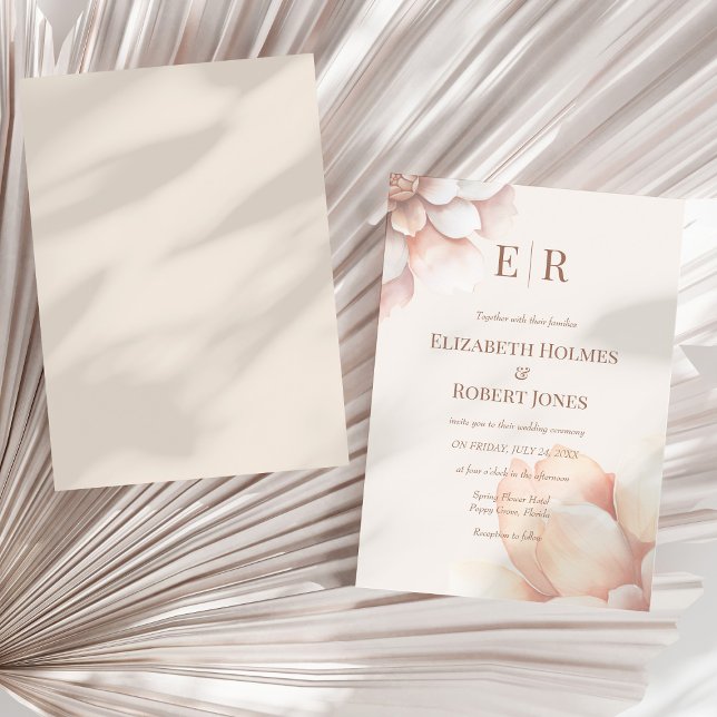 Faire-part de mariage à monogramme floral rose (Modern Blush Pink Mousse Petals Monogram Wedding Invitation on a sunny neutral dry palm leaf.)