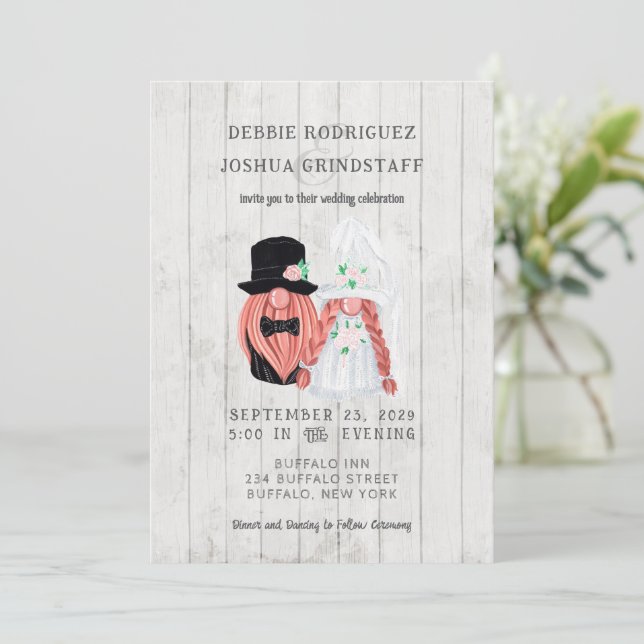 Faire-part de mariage amusant aux gnomes fantaisis (Debout devant)