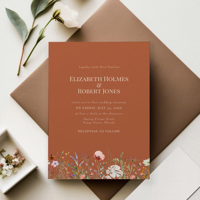 Faire-part de mariage aux fleurs sauvages Boho en  (Terracotta Boho Wildflower Wedding Invitation n wedding table with flowers and decoration.)