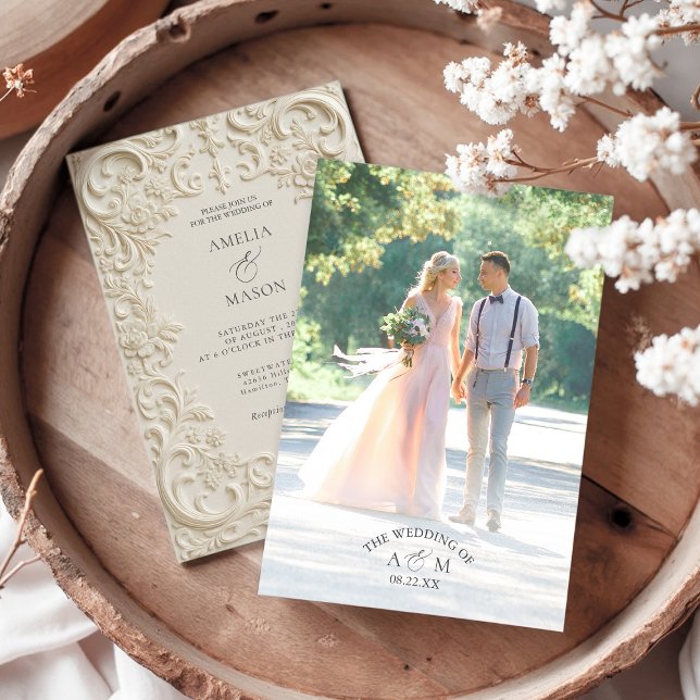 Faire-part de mariage baroque avec monogramme et p (Photo Monogram Embossed Style Baroque Wedding Invitation)
