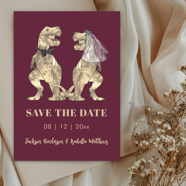 Faire-Part de Mariage Bourgogne Thème Dinosaures à (Funny dinosaur bride and groom burgundy wine wedding save the date card)