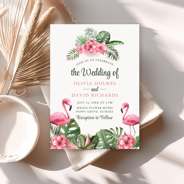 Faire-part de mariage de Flamant rose tropical aqu (Watercolor Tropical Flamingo Wedding Invitation on a sunny neutral boho table with dry palm leaf.)