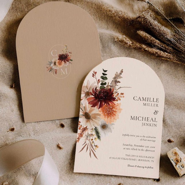 Faire-part de mariage élégant avec arche florale e (Fall Burgundy Floral Arched Wedding Invitation with Monogram)