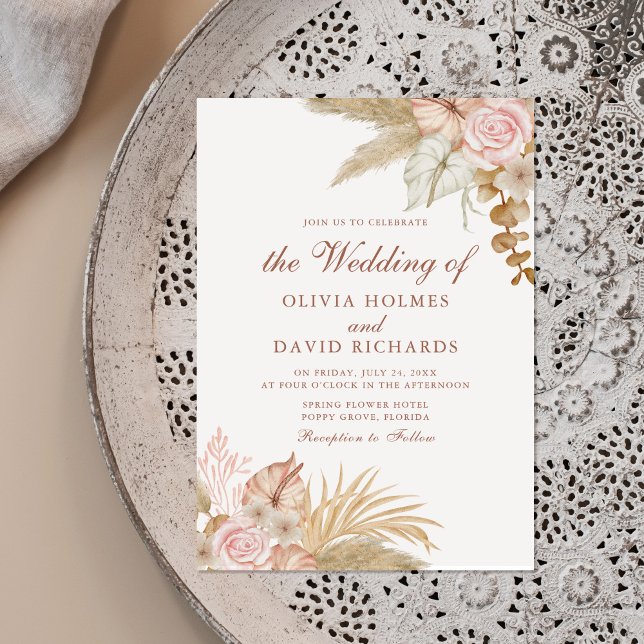 Faire-part de mariage floral Boho moderne avec her (Modern Boho Floral Pampas Grass Wedding Invitation on beautiful neutral boho plate.)