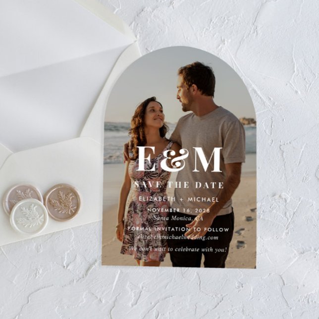 Faire-part de mariage moderne blanc à monogramme e (Make your day unforgettable with stunning arched acrylic save the dates—modern, elegant, unique!)