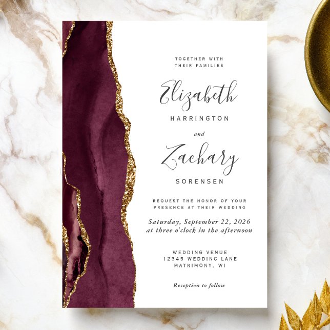 Faire-part de mariage moderne en agate dorée burgu (The perfect choice for a burgundy and gold themed wedding.)
