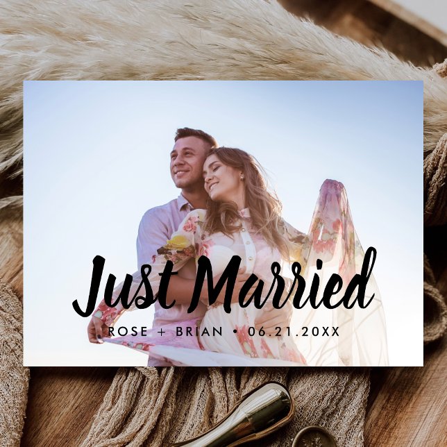 Faire-Part de Mariage Photo Carte Postale (Wedding announcement photo postcards share your just married joy with heartfelt personal style.)