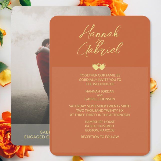 Faire-part de mariage photo en or de Terracotta (The front and back of the Terracotta Gold Add Photo Wedding Invitation)