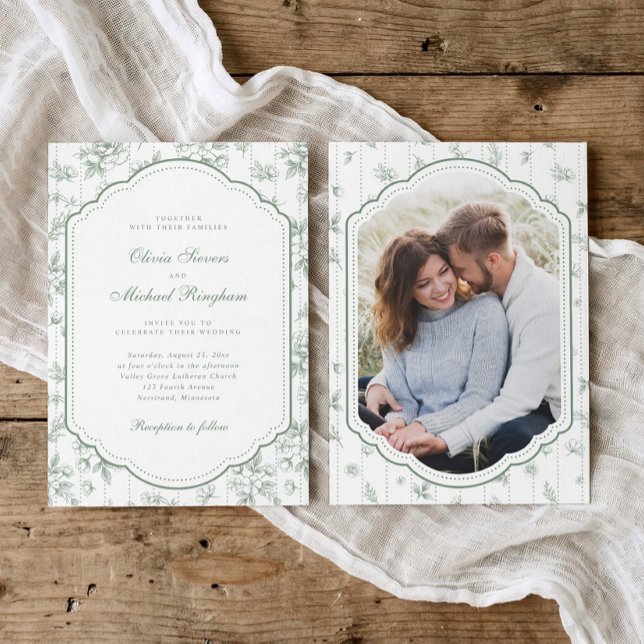 Faire-part de mariage photo encadrée toile vert sa (Sage green French toile photo wedding invitation with white scalloped frame and vintage florals.)