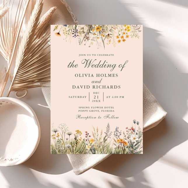 Faire-part de mariage Prairie de fleurs sauvages à (Peach Fuzz Wildflower Meadow Wedding Invite on a table with boho decor and dry flowers.)