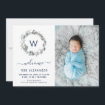 faire-part de naissance monogramme des couronnes<br><div class="desc">Une carte de voeux photo qui envoie un joli message d'un nouveau-né à la famille et aux amis. Il dispose d'une couronne de verdure de vacances et de texte personnalisé.</div>