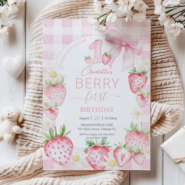 Faire-part de premier anniversaire aux fraises ros (budget-sweet-berry-first-1st-birthday-strawberries-soft-pink-invitation-card-stock)
