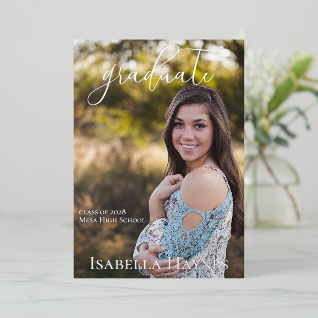 Faire-part de remise de diplôme avec écriture mode (Debout devant)