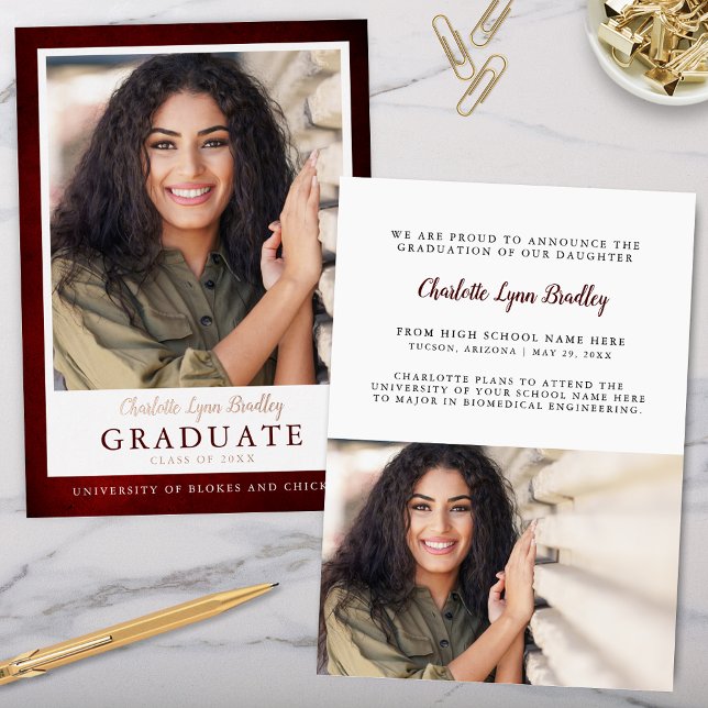 Faire-part de remise de diplôme élégant moderne av (Modern burgandy elegant red and gold foil graduation announcement for college high school graduation)